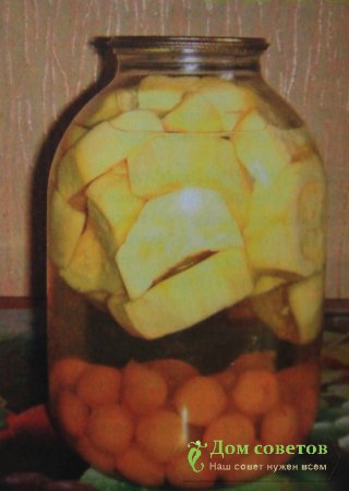 Компот из кабачков и желтой алычи.