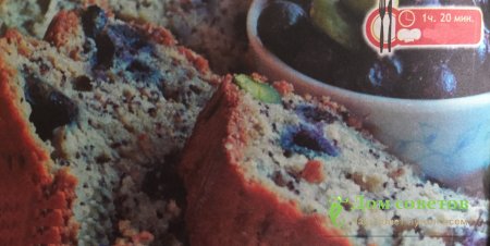 Банановый кекс с черникой и орехами