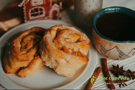 Булочки с яблоками и корицей